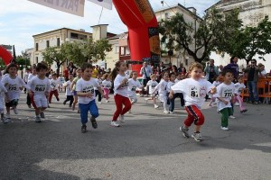 Bambini in corsa alla CorriCagnano 2011 Bambini in corsa alla CorriCagnano 2011