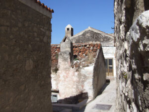 Uno scorcio del centro storico di Vico (ph: G. Berthoud/TuttoGargano)