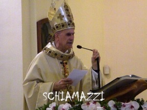 Il cardinale Bertone durante l'omelia
