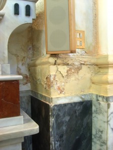 I segni delle infiltrazioni in Santa Maria delle Grazie