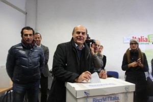 Bersani al voto, fonte: Pagina Ufficiale FB