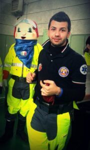Armando Di Monte con 'Ischio', la mascotte del Corpo Volontari di Ischitella