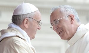 Mons. D'Ambrosio con Papa Francesco (Ph: Diocesi Lecce)
